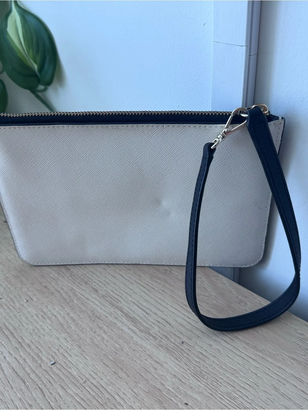 kate spade Two-Tone Black and Cream Zip Wristlet
